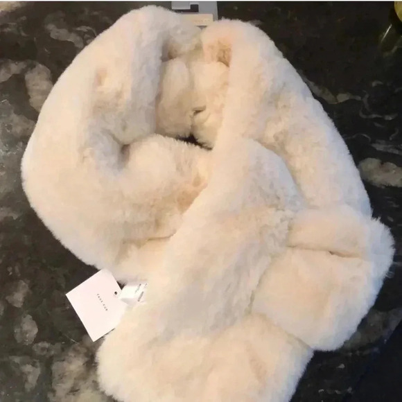 LC Lauren Conrad Faux Fur Ivory Stole Scarf - Picture 3 of 9
